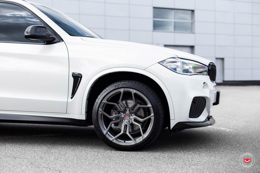 Детали экстерьера BMW X5 on Vossen Wheels (HC-3) 2017 года  (фото 21 из 22)